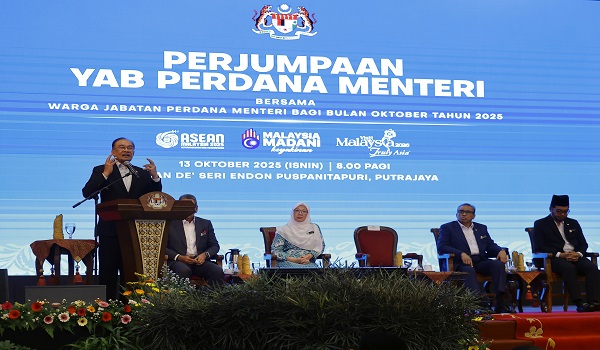 Perdana Menteri, Datuk Seri Anwar Ibrahim ketika berucap pada Perjumpaan Bulanan Perdana Menteri bersama warga Jabatan Perdana Menteri bagi Oktober 2025./BERNAMA
